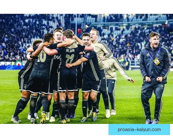 滕哈赫带领阿贾克斯持续保持强劲竞争力，状态备受关注