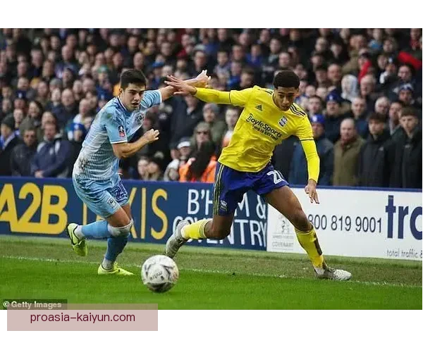 贝肯鲍尔技术细节分析：其控球能力和防守意识的持续提升。