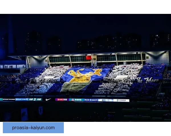 北京国安将在工体迎来客场比赛，夜景下的主场氛围值得期待。